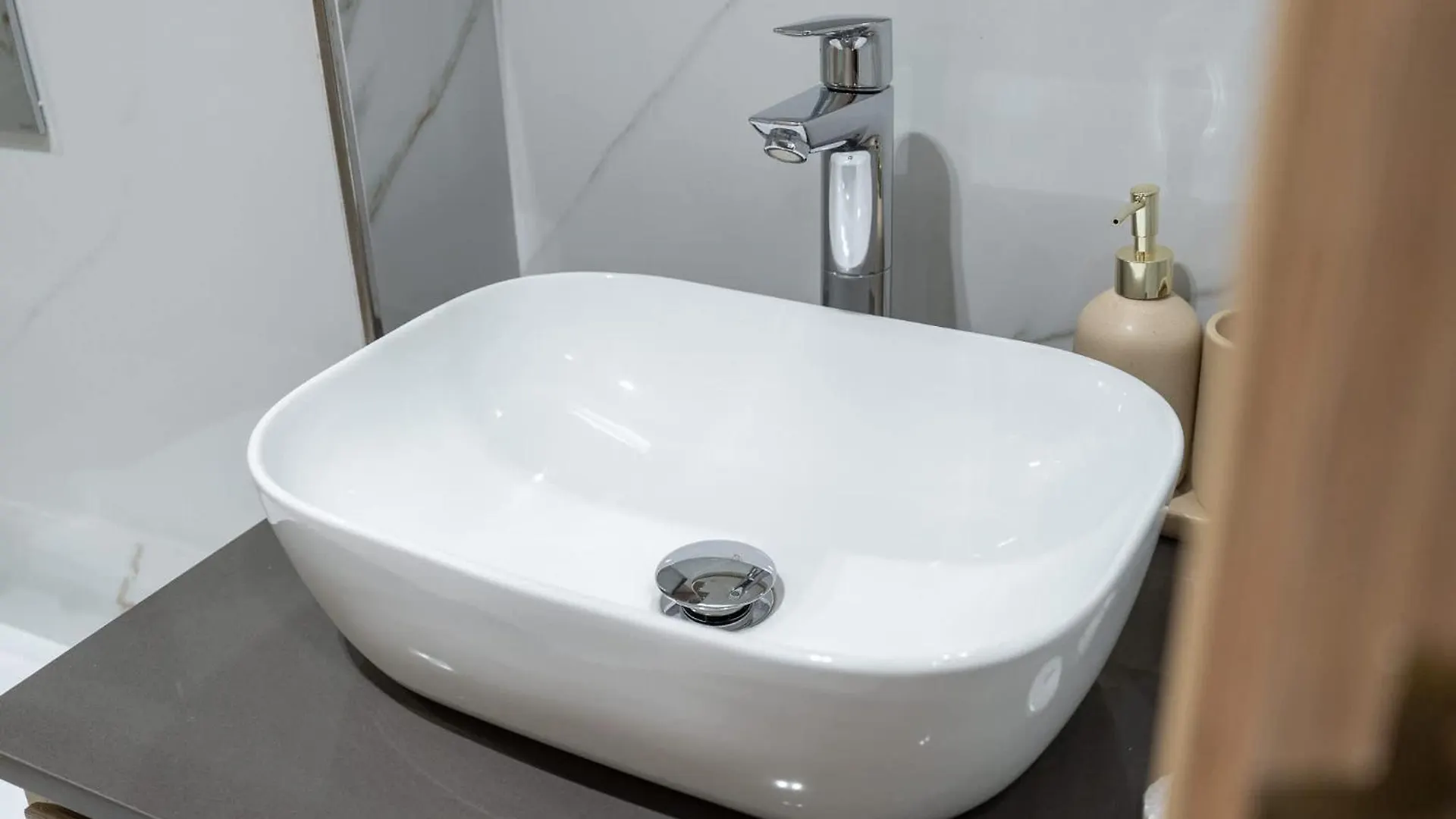 Comfortable Flat That Sleeps 2 Near Circle Mall Dubai