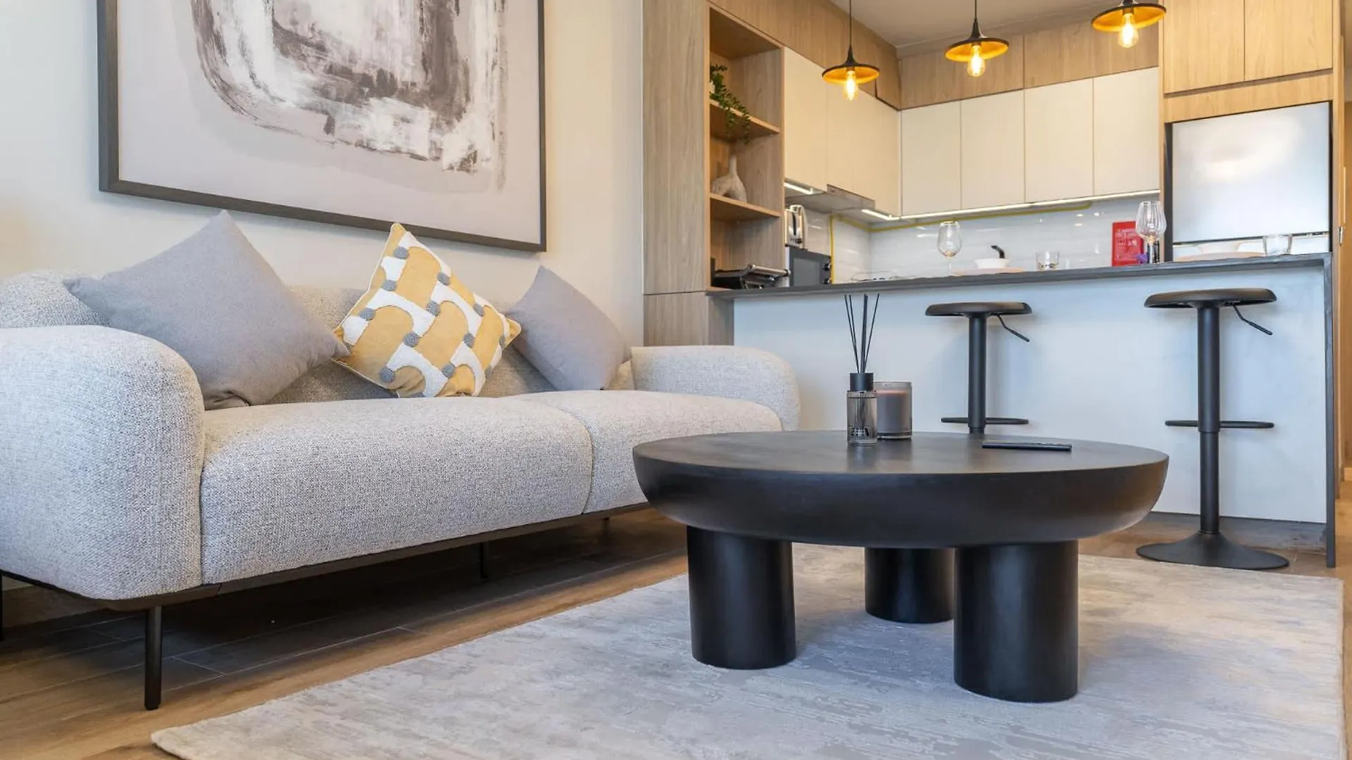 Apartment Comfortable Flat That Sleeps 2 Near Circle Mall Dubai