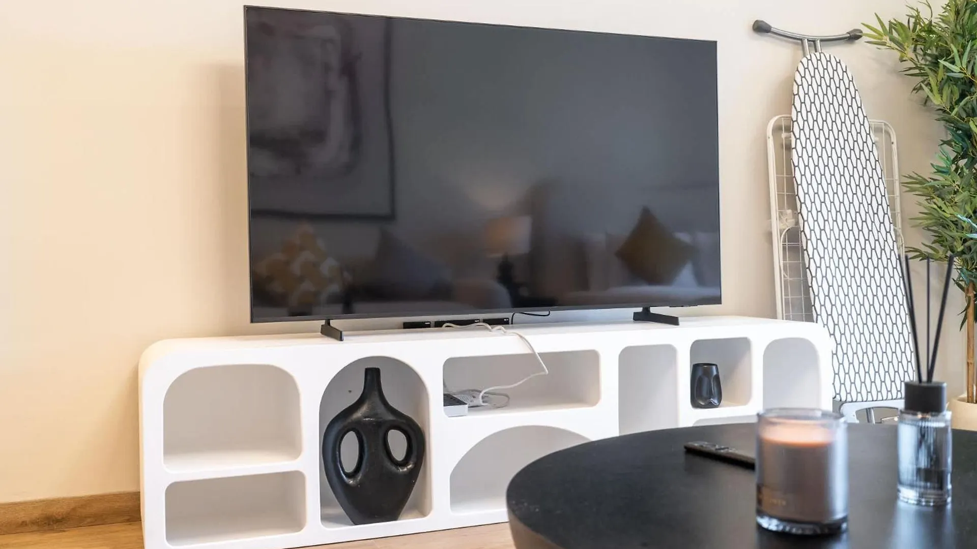 Comfortable Flat That Sleeps 2 Near Circle Mall Dubai 0*,